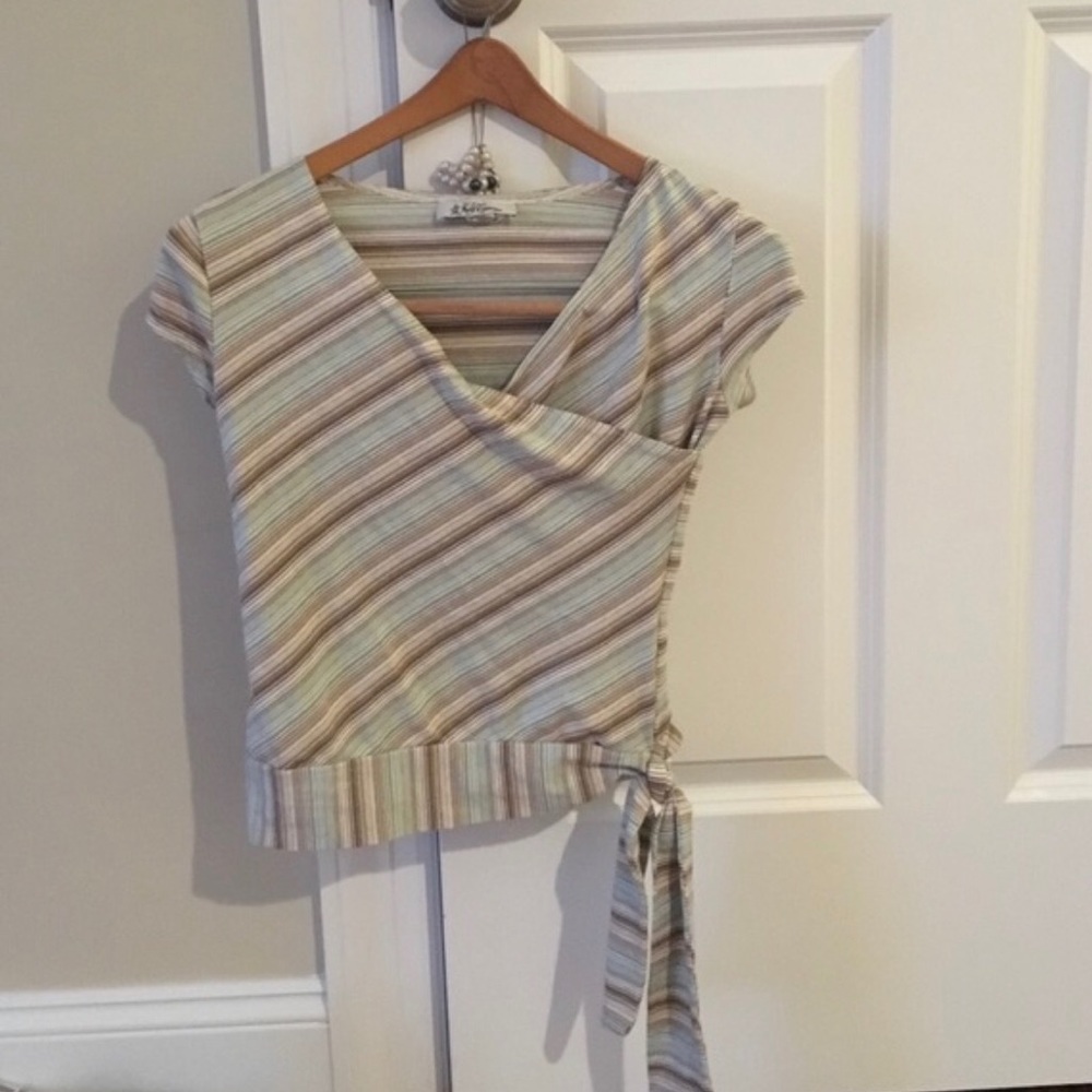 Awesome, unique Green Brown & White Top with tie
